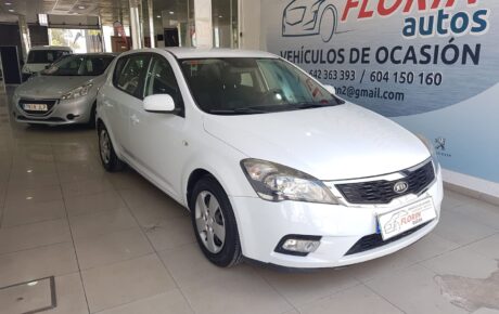 KIA CEED AÑO 2010